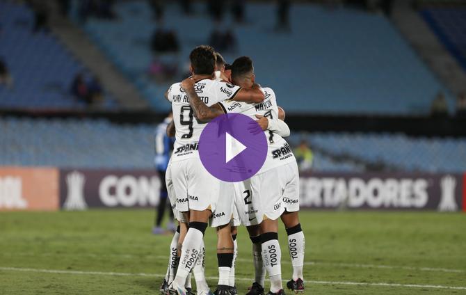 Corinthians golea a Liverpool en Montevideo