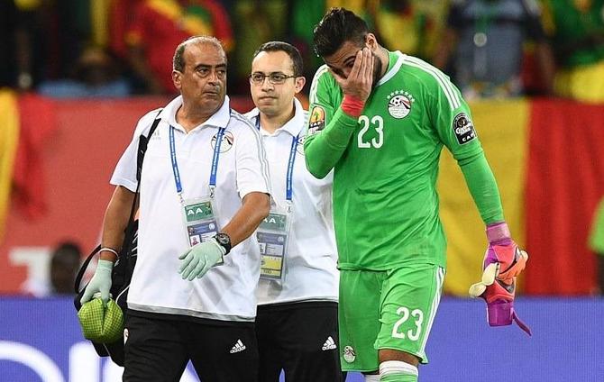 منتخب مصر قد يفتقد أحمد الشناوي في كأس العالم