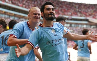 Manchester City’s Ilkay Gundogan (right)