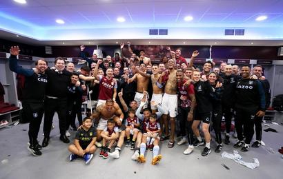 Jugadores del Aston Villa celebran