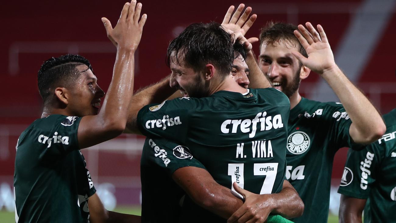 River Plate 0 3 Palmeiras Brazilian Outfit Close In On Final After Stunning First Leg Win