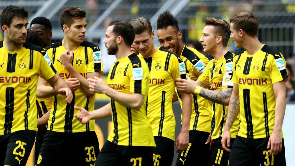 Borussia Dortmund 6 Bayer Leverkusen 2 Late Flurry Embarrasses Visitors And Leaves Schmidt On The Brink