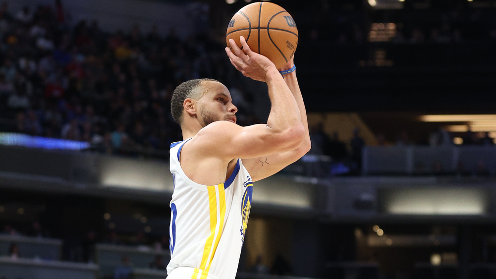 Curry 'on doorstep' of all-time three-point win