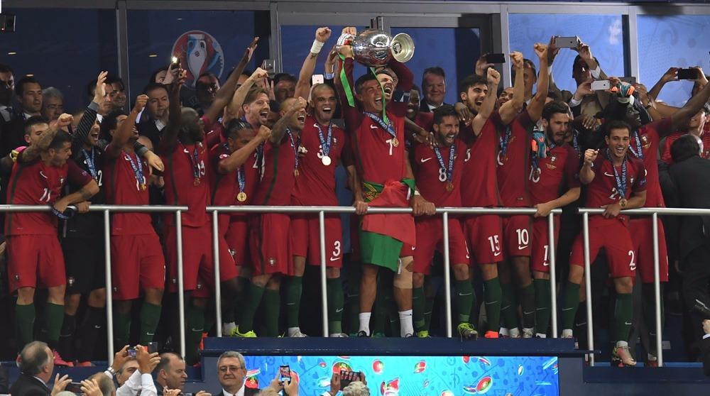 يورو 2016 | قذيفة إيدير تمسح دموع رونالدو وتمنح البرتغال لقبها الأول 549023-Cristiano-Ronaldo3