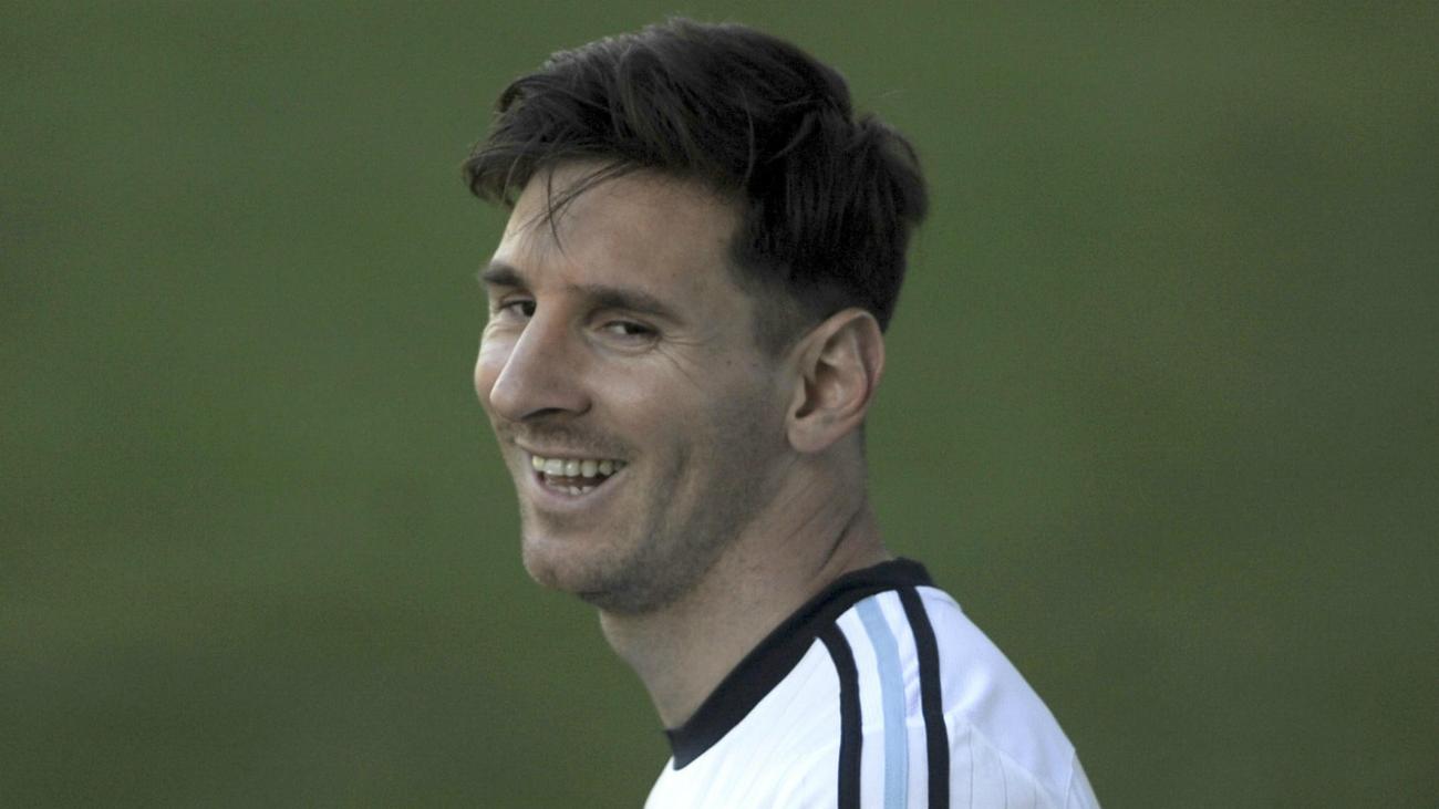 Messi in 'unbeatable shape' - Martino