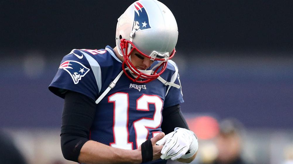 Tom Brady Has Stitches Removed From Hand Ahead of Super 