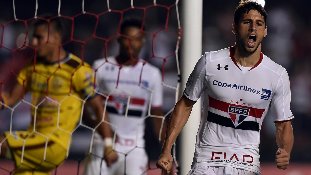 Copa Libertadores Review Sao Paulo Win Big Huracan Seal Vital Victory