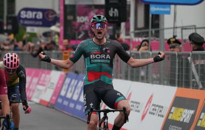 Nico Denz wins Stage 14