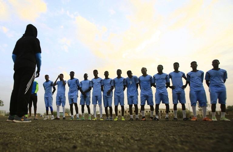 سلمى الماجدي سودانية تقتحم عالم تدريب كرة القدم للرجال