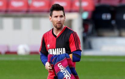 Barcelona's Lionel Messi reveals a Newell's Old Boys jersey emblazoned with Diego Maradona's famous number 10 - Camp Nou, Barcelona, Spain.