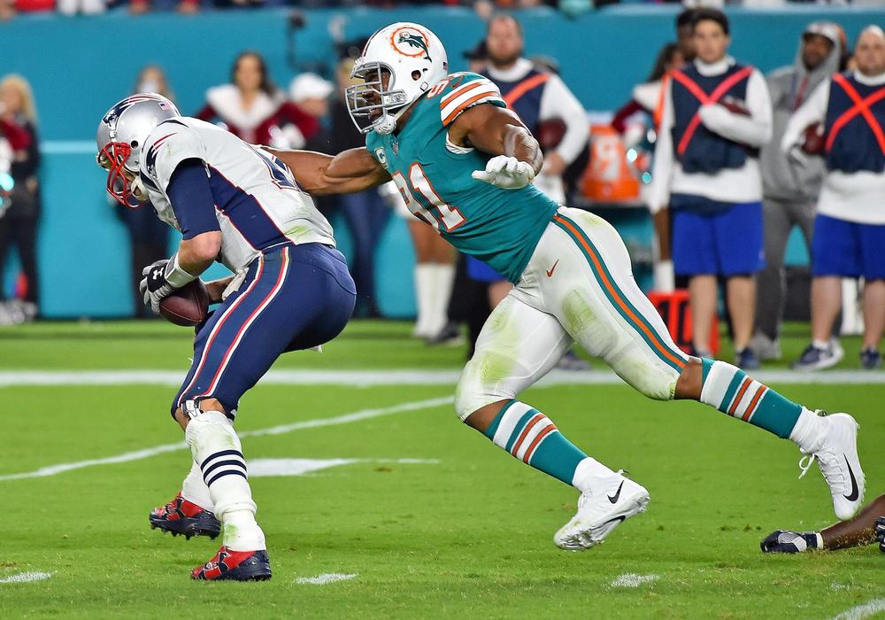 Cutler Outguns Brady in Dolphins Win