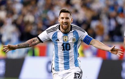 Messi free kick