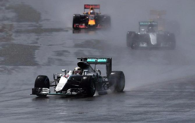 Formula One: Hamilton storms to British Grand Prix victory - 670 x 424 png 322kB