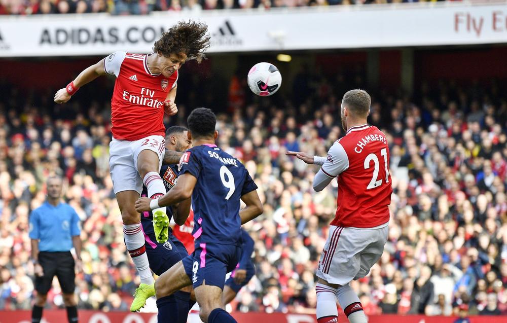 Un cabezazo de David Luiz sostiene al Arsenal en la ...