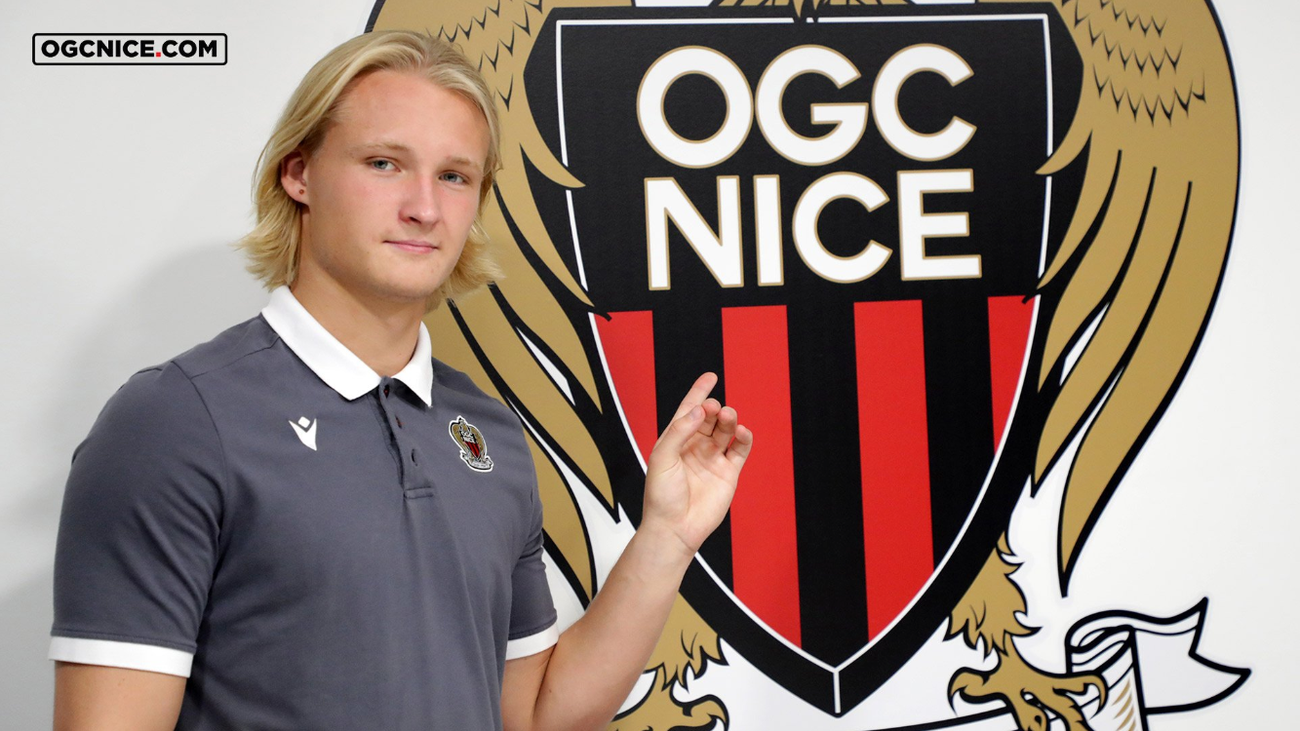 OGC Nice Sign From Ajax
