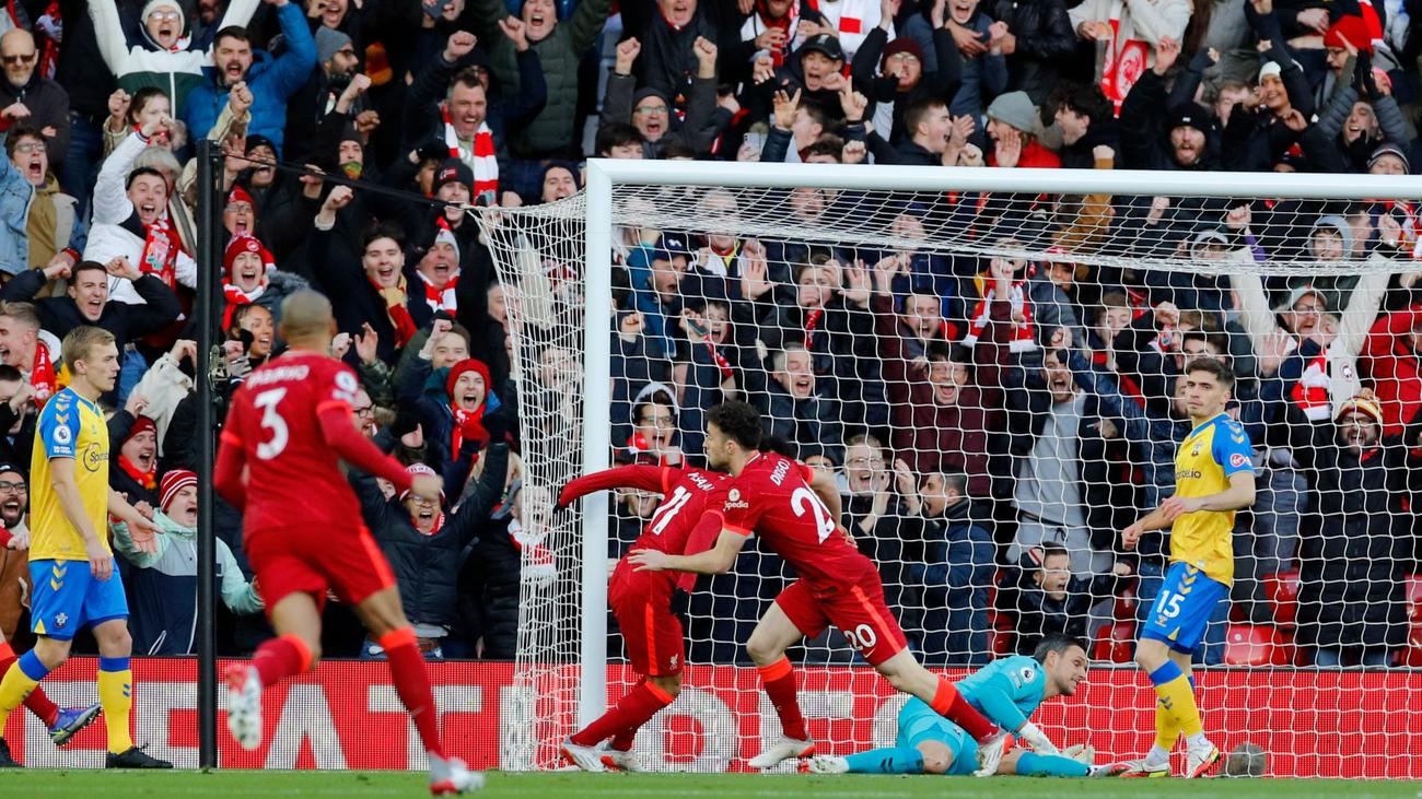 Report: Jota at the double as Liverpool smash Southampton