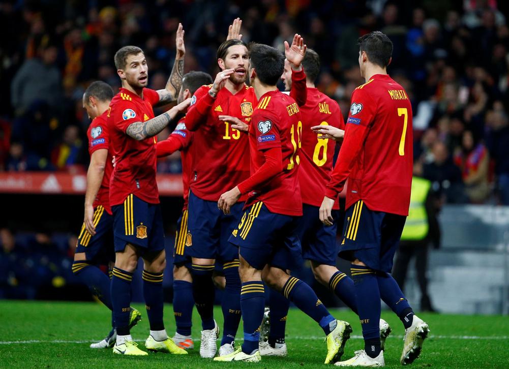 Humilde Catedral como el desayuno España golea 5-0 a Rumania y termina como líder