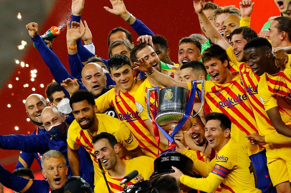 برشلونة كومان يتوج بكأس ملك إسبانيا في ليلة تألق ميسي