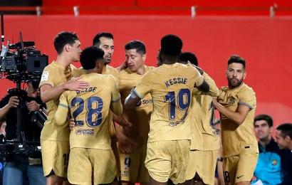 Barca edge Mallorca to top league