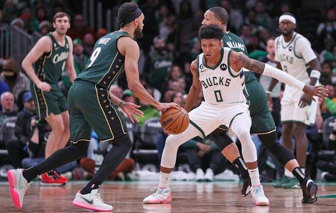 The Celtics fix their position with the Bucks, and new victory for the Sixers