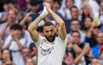 Real Madrid’s Karim Benzema applauds the fans after his final game