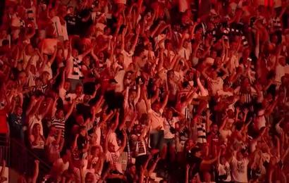 Finale - La joie des 50 000 fans réunis à Francfort sur le penalty du titre