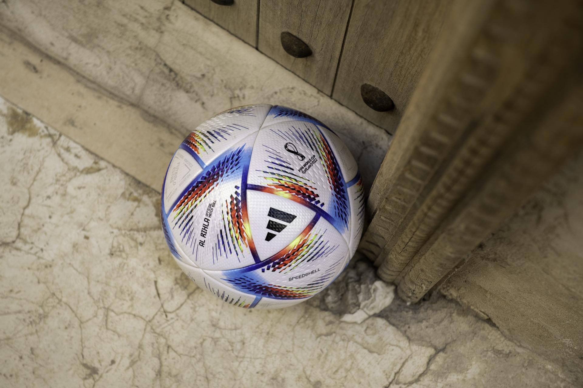 Un ballon aux couleurs du Qatar pour le carré final du Mondial