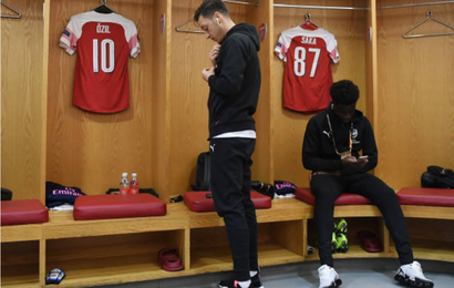 Mesut Ozil and Buyako Saka in the Arsenal changing room before the UEFA Europa League Group E match between Arsenal and Qarabag FK at Emirates Stadium