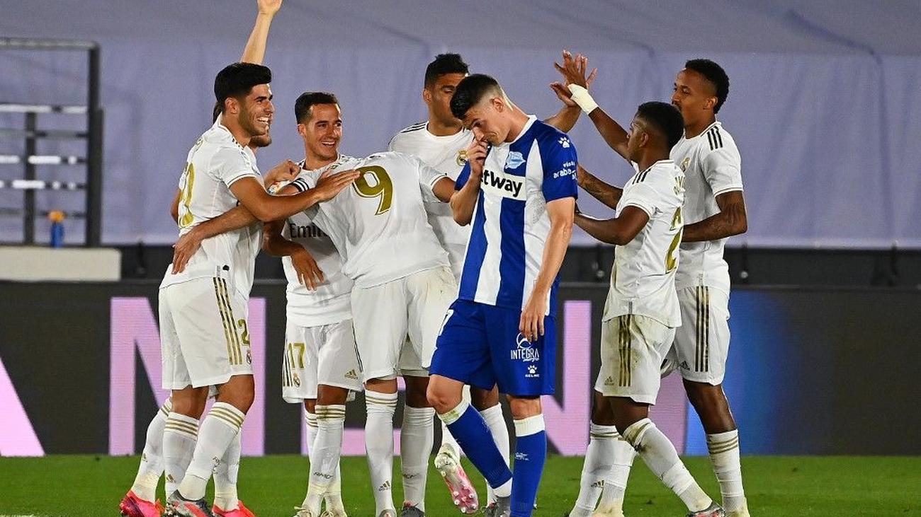 Real Madrid 2-0 Deportivo Alaves: Zidane's men on brink of title glory