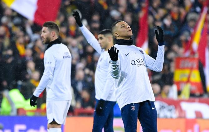 Mbappe and Hakimi return to Paris Saint-Germain exercises