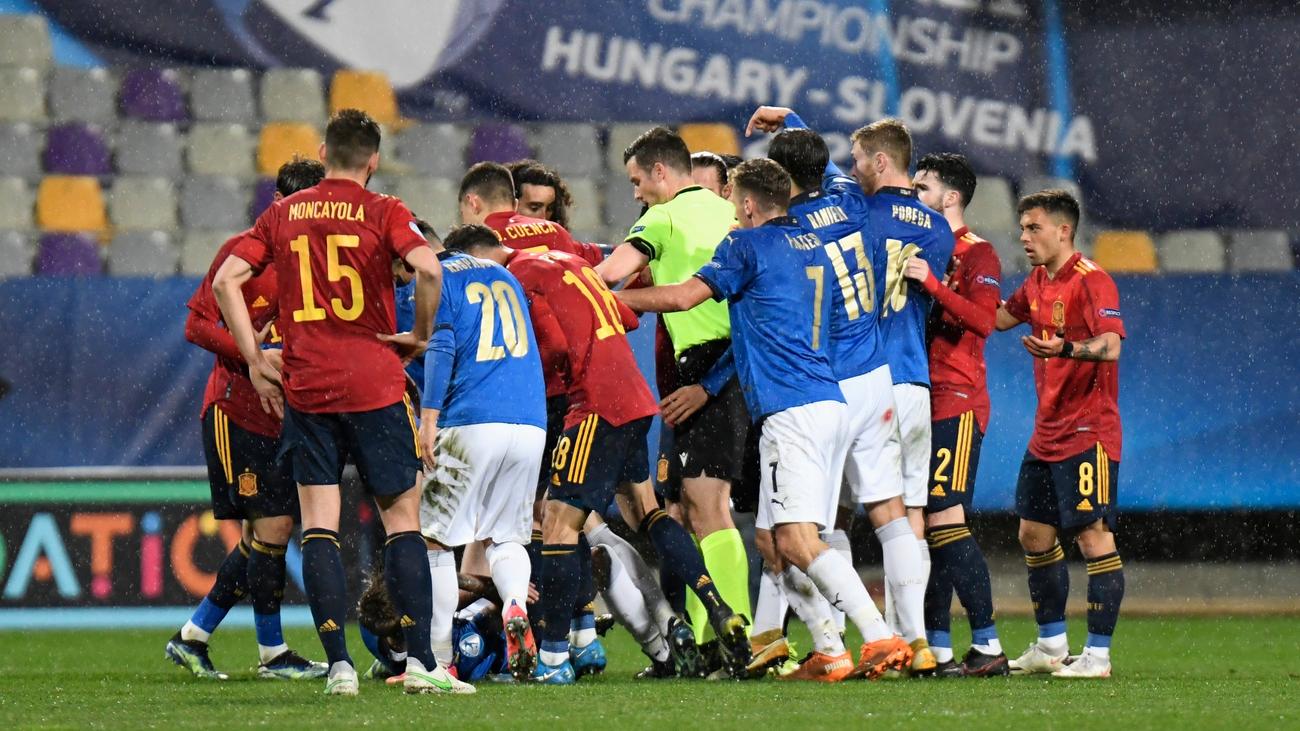 Румыния (21) Испания (21). UEFA under 21 Championship. UEFA European under-21 Championship Poland 2017. Испания u21 картинки.