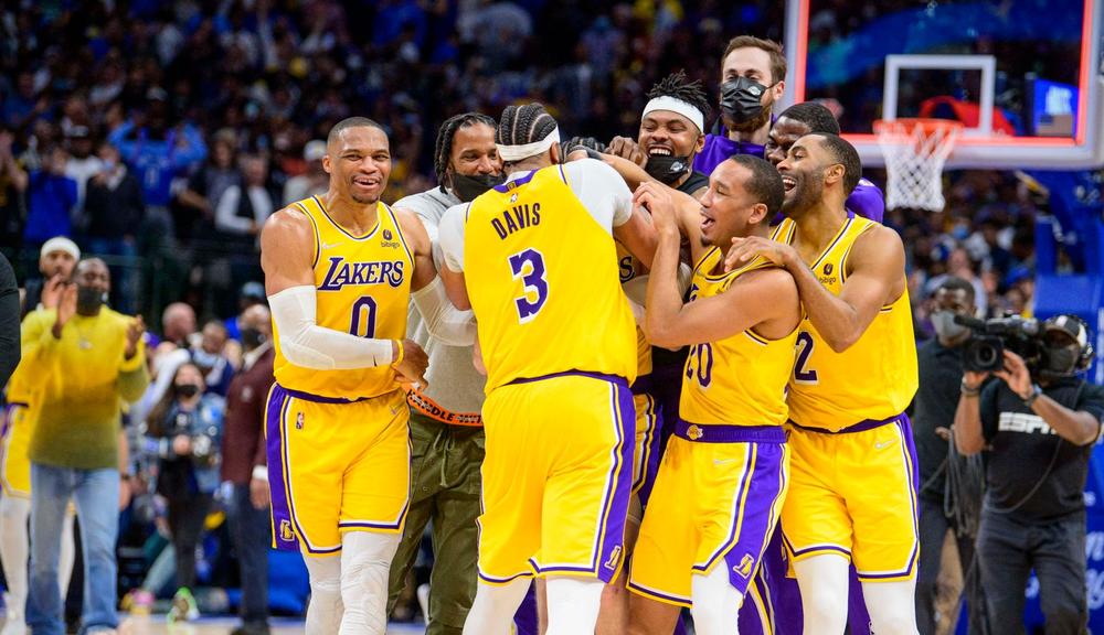 Rookie Reaves Rescues Lakers In Overtime Win Over Mavs