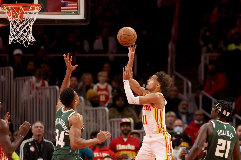 Young Shines As Hawks Clobber Bucks Lakers Sink Spurs