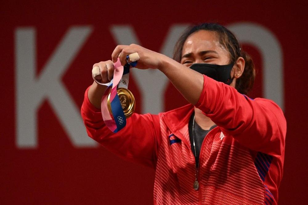 Weightlifter Diaz Wins First Ever Olympic Gold For Philippines