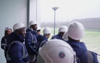 PSG - Les joueurs visitent leur futur centre d'entraînement