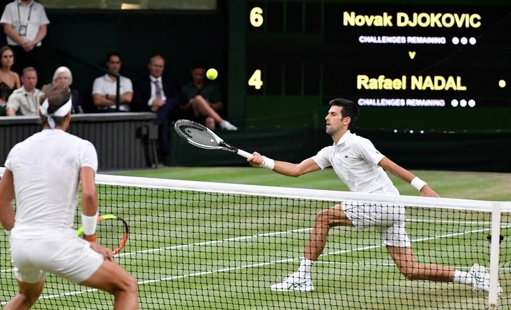 wenkbrauw Bezighouden evenwichtig Rafael Nadal, Novak Djokovic Wimbledon semi-final halted by curfew