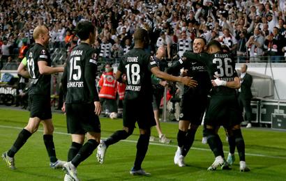 Jugadores del Eintracht Frankfurt celebran