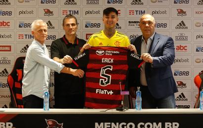 Erick Pulgar, presentado como jugador de Flamengo