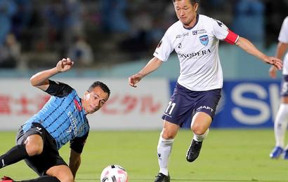 ميورا أكبر لاعب يشارك أساسياً في الدوري الياباني