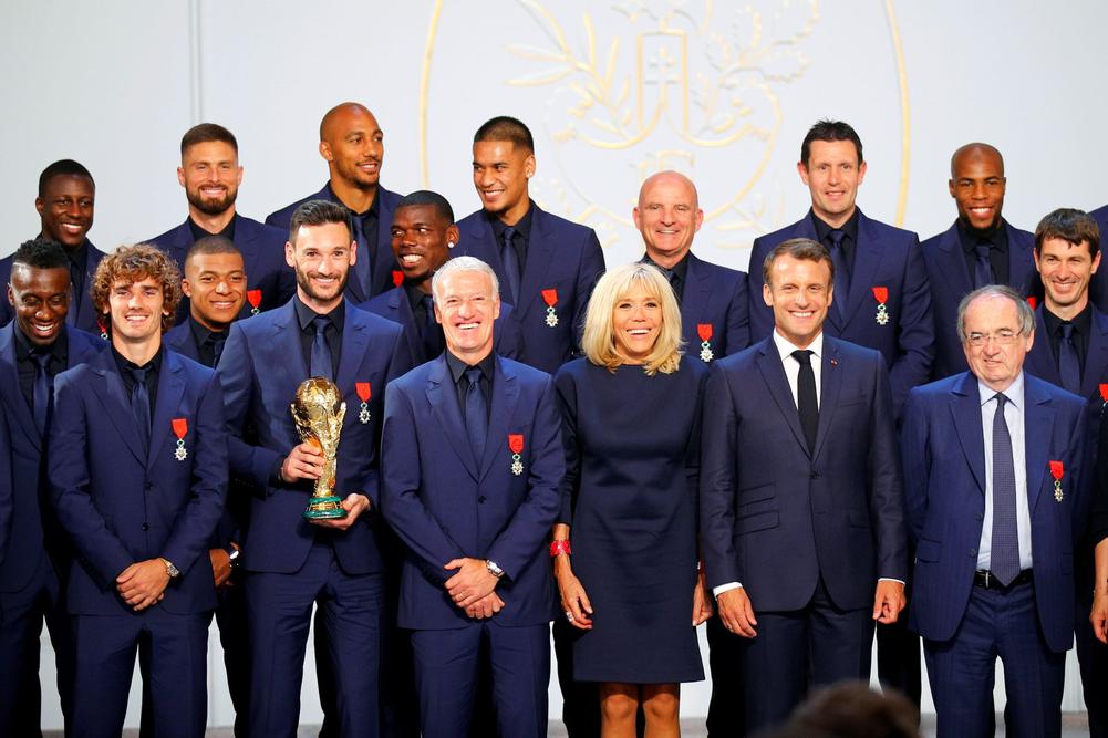 Macron condecora a la selección que Copa del Mundo de 2018