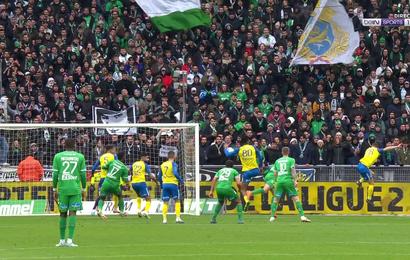 Ligue 2 :  Le penalty flagrant oublié par l'arbitre pour Saint-Etienne contre Sochaux