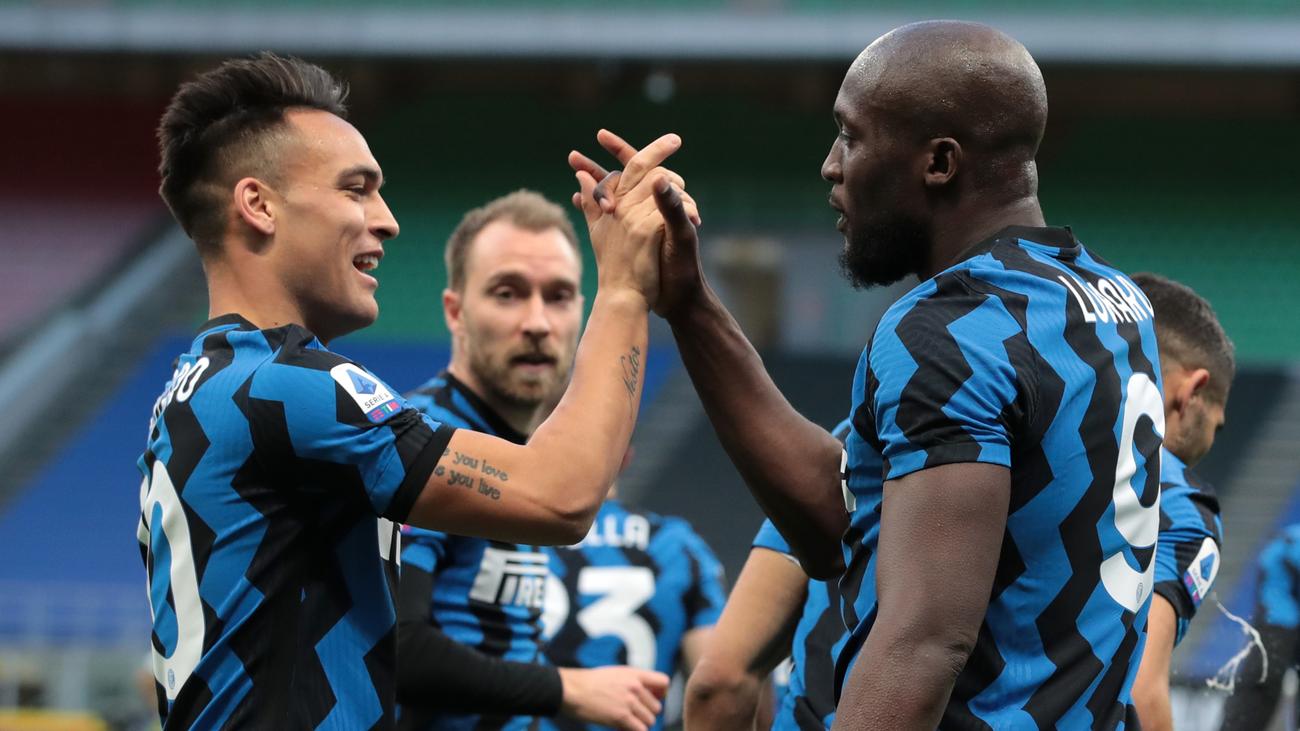 Inter 2 1 Sassuolo Lukaku On Target Again As Conte S Men Go 11 Points Clear