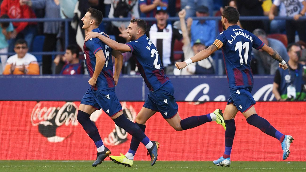 Levante 3 1 Barcelona Leaders Stunned After Second Half Collapse