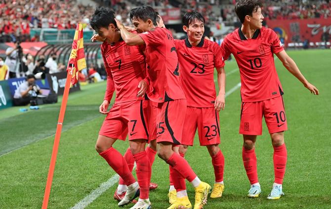 손흥민의 헤딩으로 한국은 월드컵 준비에서 카메룬에 승리했다.