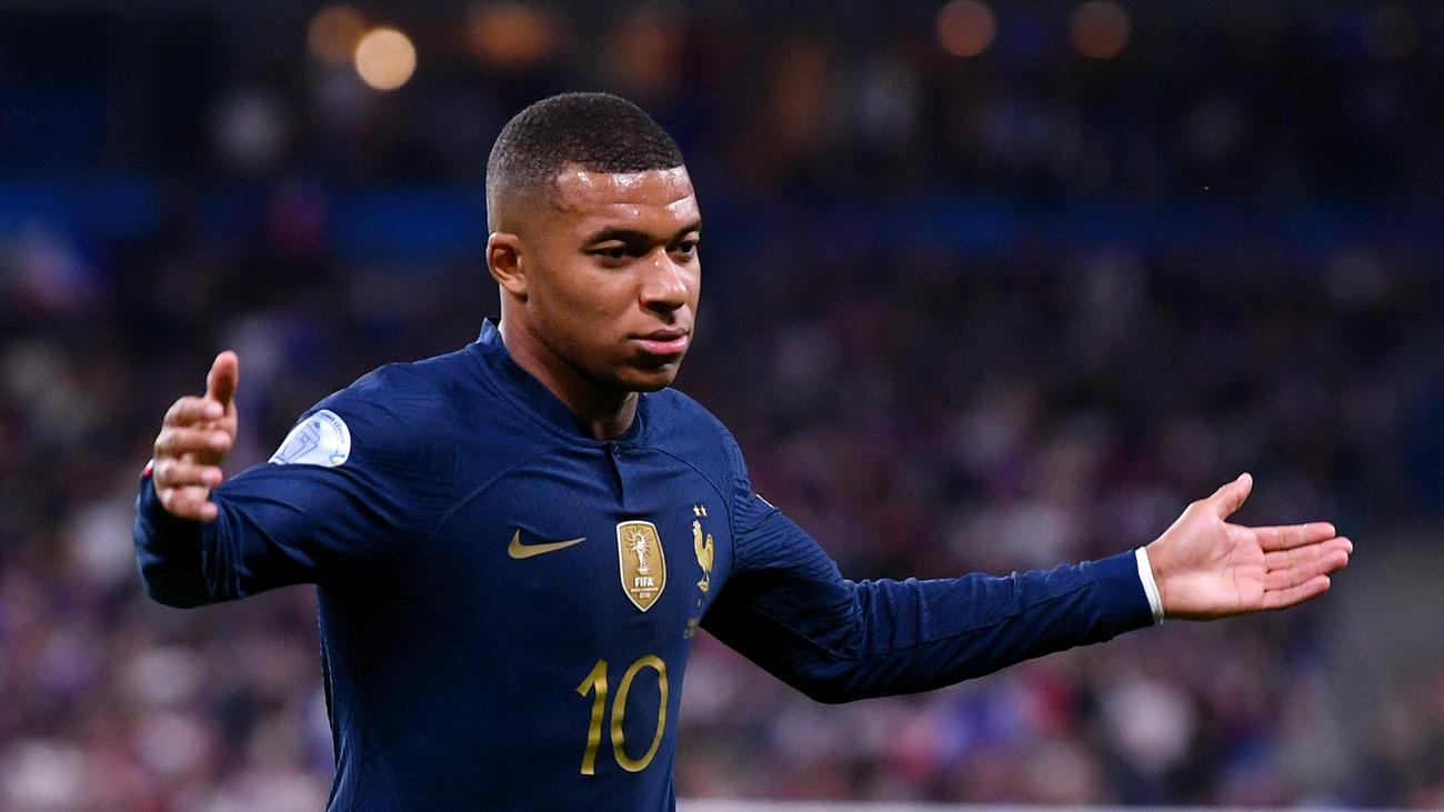 kylian mbappe france away jersey