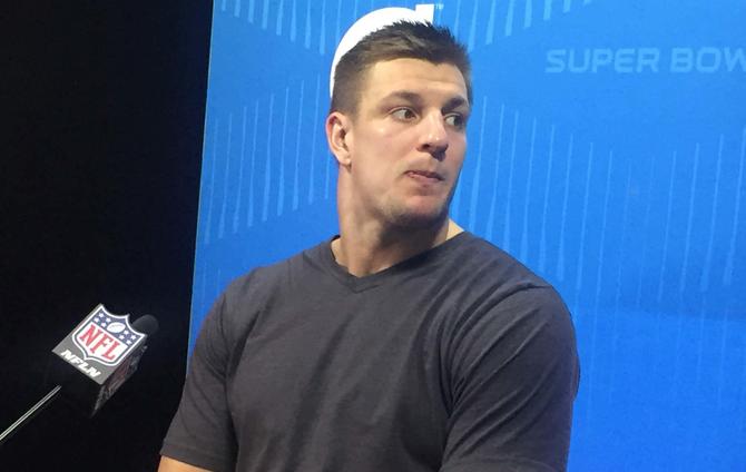 Patriots TE Rob Gronkowski Hints at Retirement