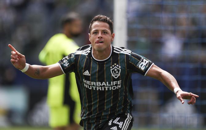 LA Galaxy 3-2 New York Red Bulls: Chicharito stays hot in MLS with hat-trick