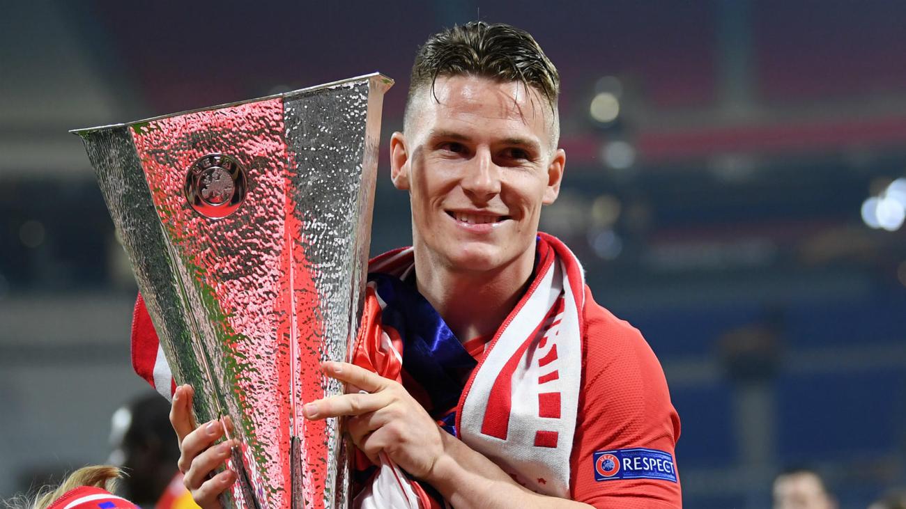 Valencia strike deal to sign Gameiro from Atletico Madrid