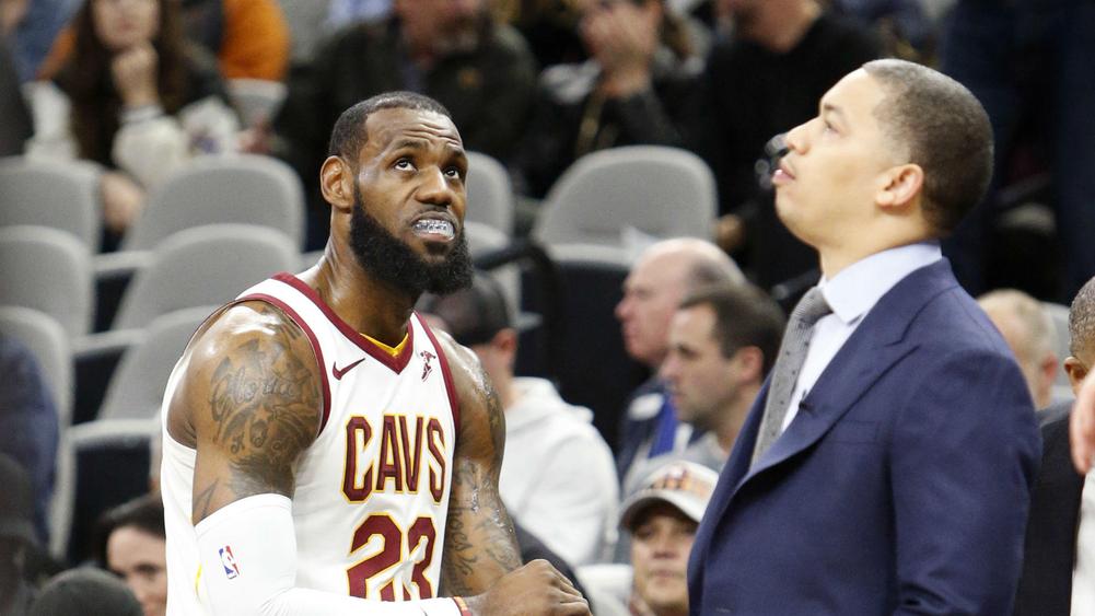 “Tyronn Lue LeBron James”的图片搜索结果