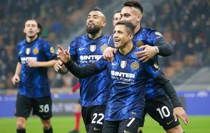 Alexis Sánchez festeja gol con el Inter